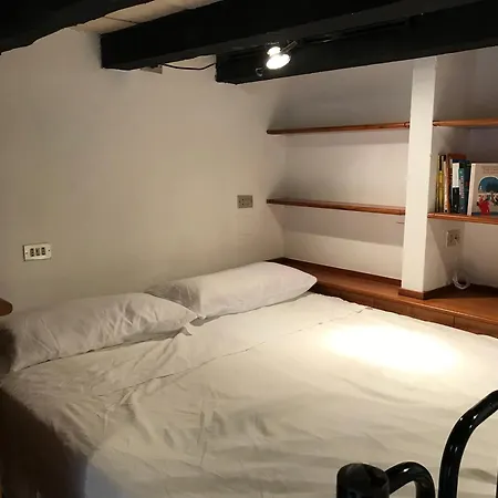 Cozy In The Heart Of Lägenhet